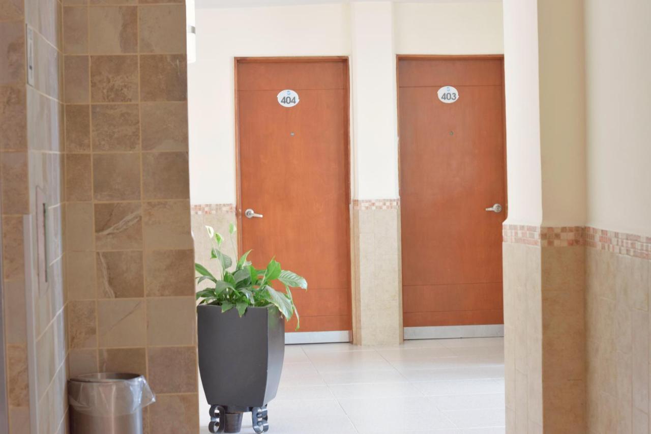 Hotel Niza Zona Piel Леон Екстериор снимка