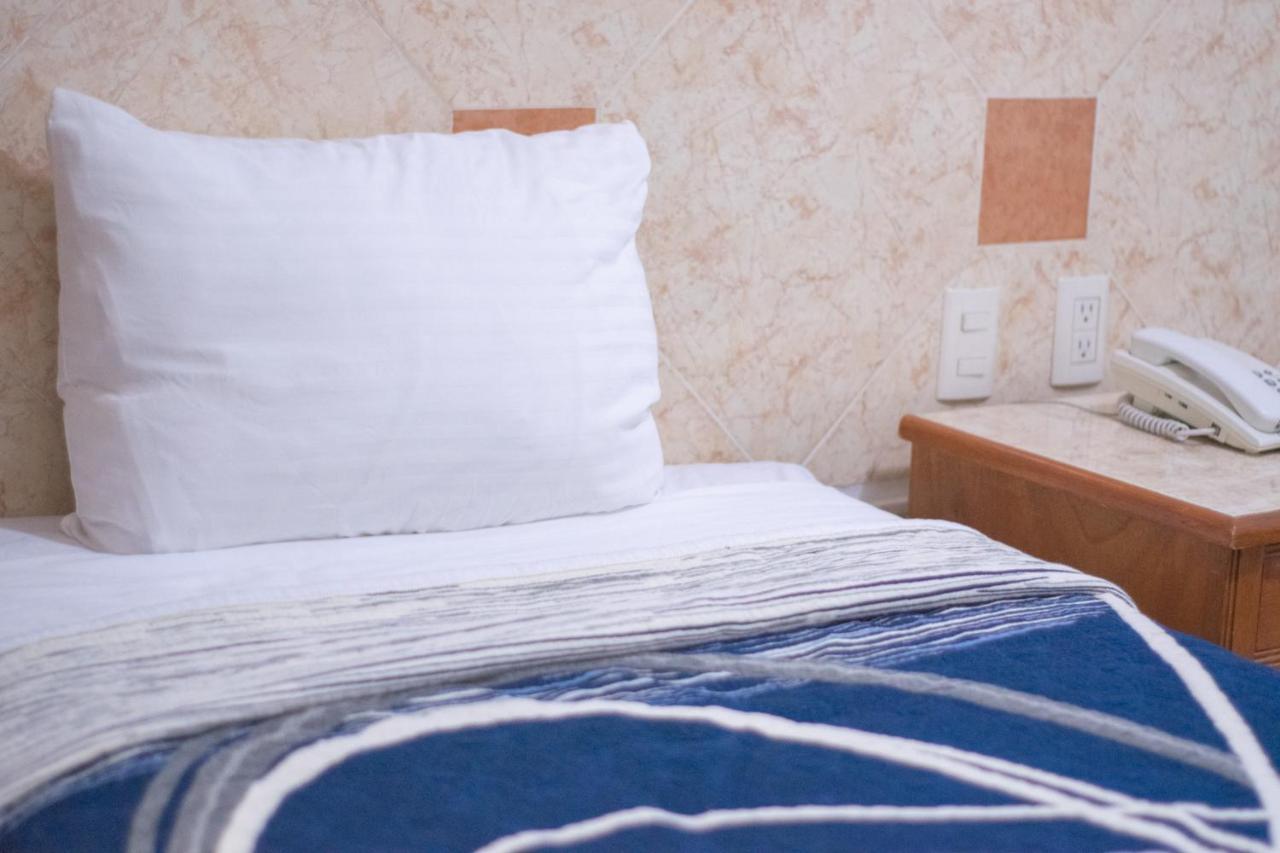 Hotel Niza Zona Piel Леон Екстериор снимка