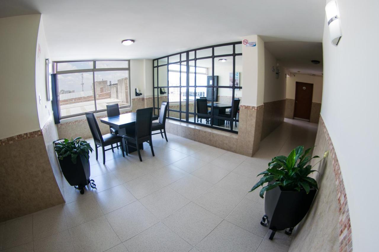 Hotel Niza Zona Piel Леон Екстериор снимка