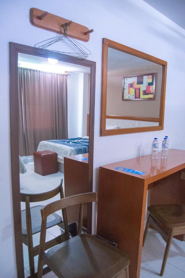 Hotel Niza Zona Piel Леон Екстериор снимка