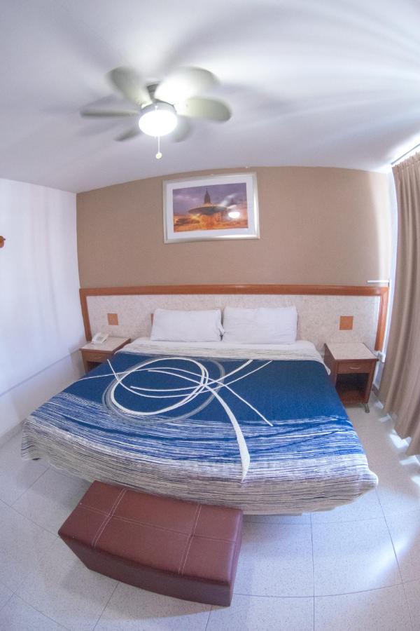 Hotel Niza Zona Piel Леон Екстериор снимка